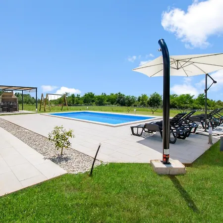 Deni Villa *