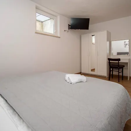 Deni Villa