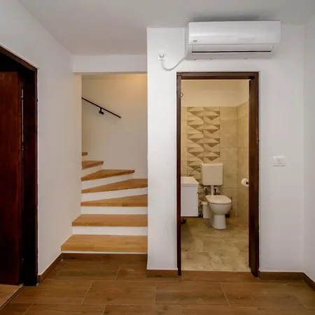 Villa Deni *