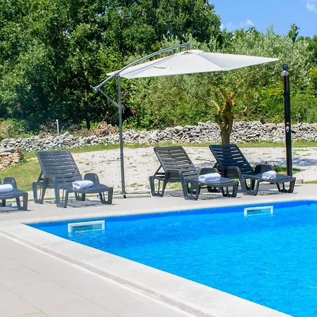 Deni Villa